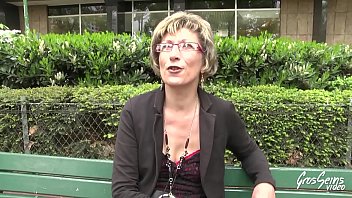 Am&eacute;lie Nous R&eacute;serve Un Trio Chaud Avec Mme Renard Son Ancienne Prof